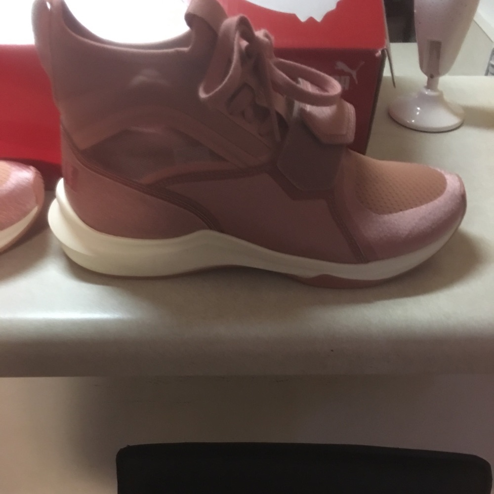High top mauve color pumas